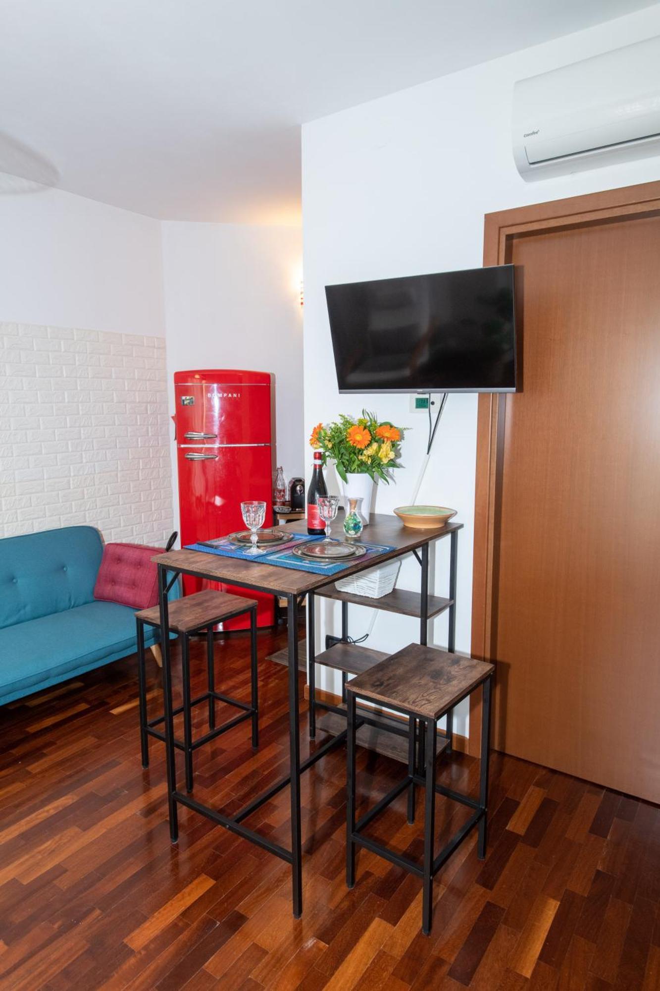 10 Minutes Duomo-Elegant Apt มิลาน ภายนอก รูปภาพ